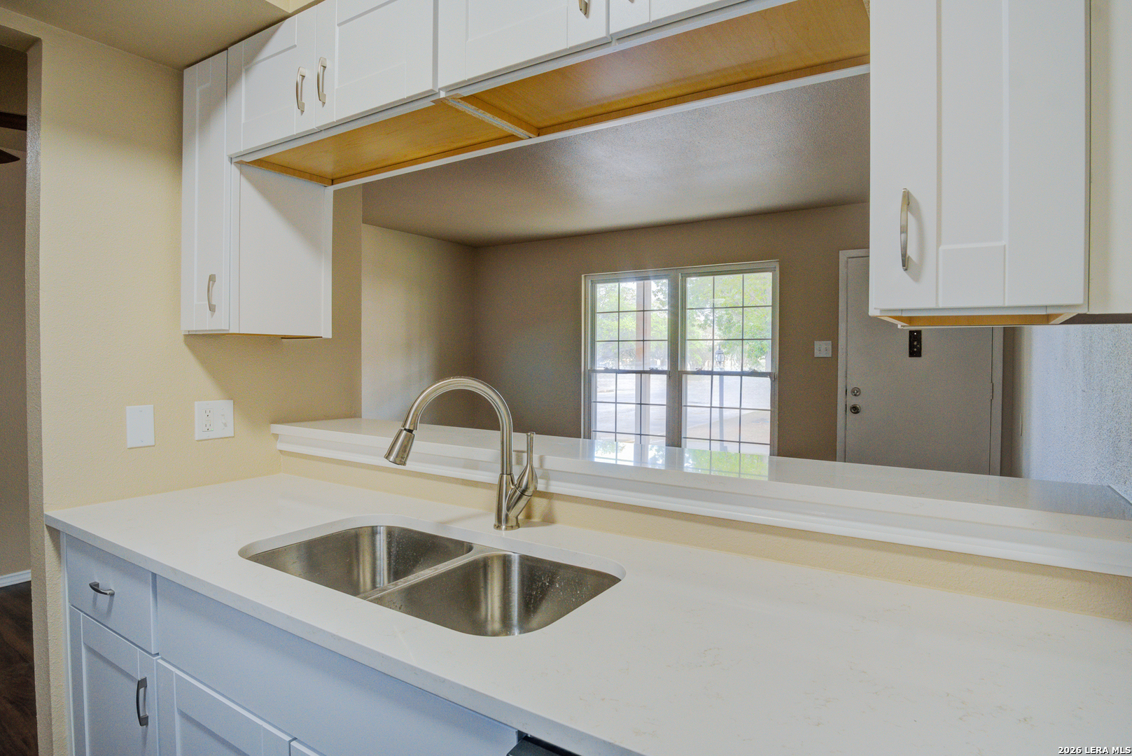 8702 Village San Antonio TX 78217
