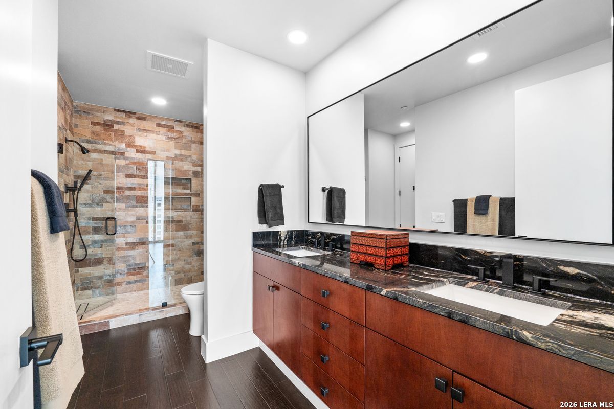 610 E Market San Antonio TX 78205