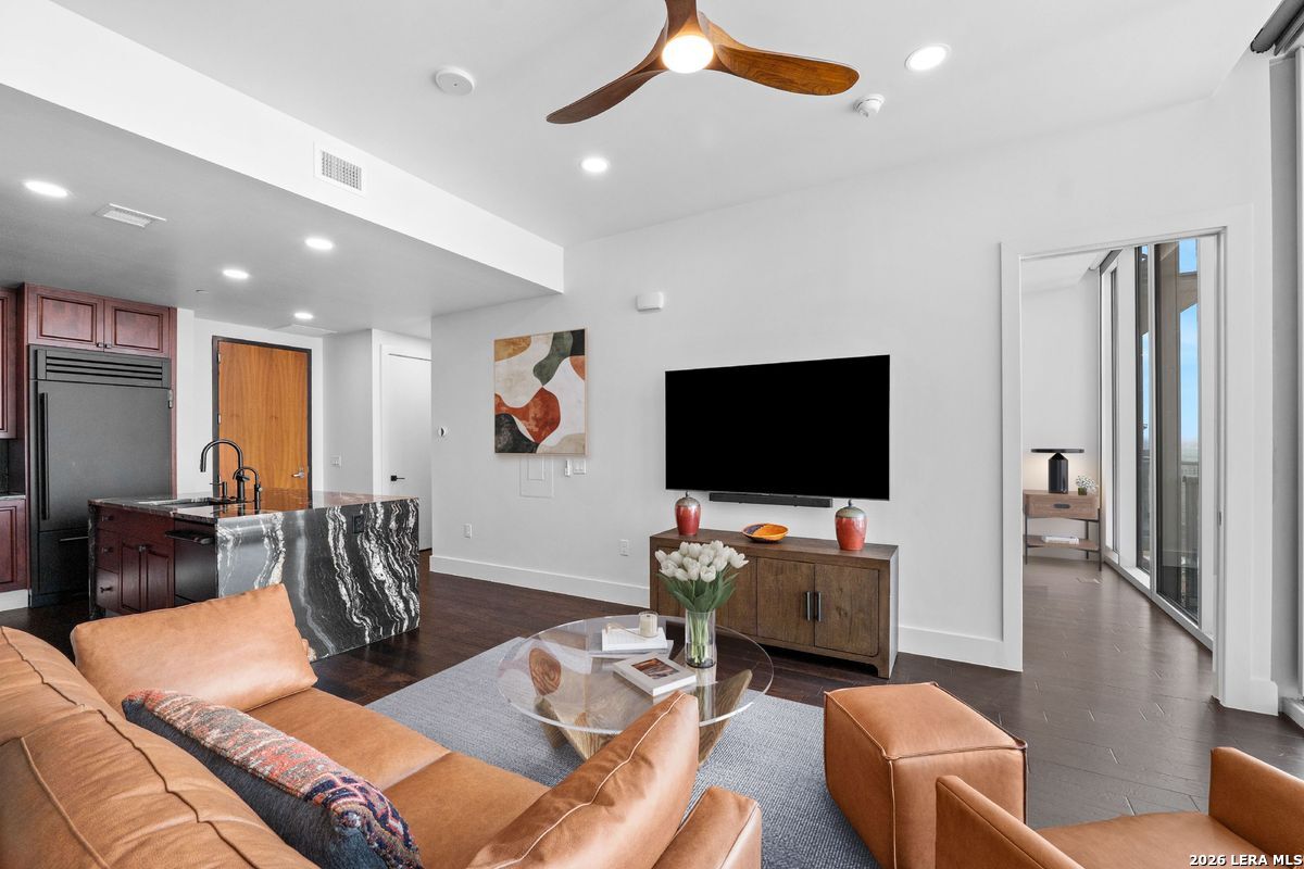 610 E Market San Antonio TX 78205