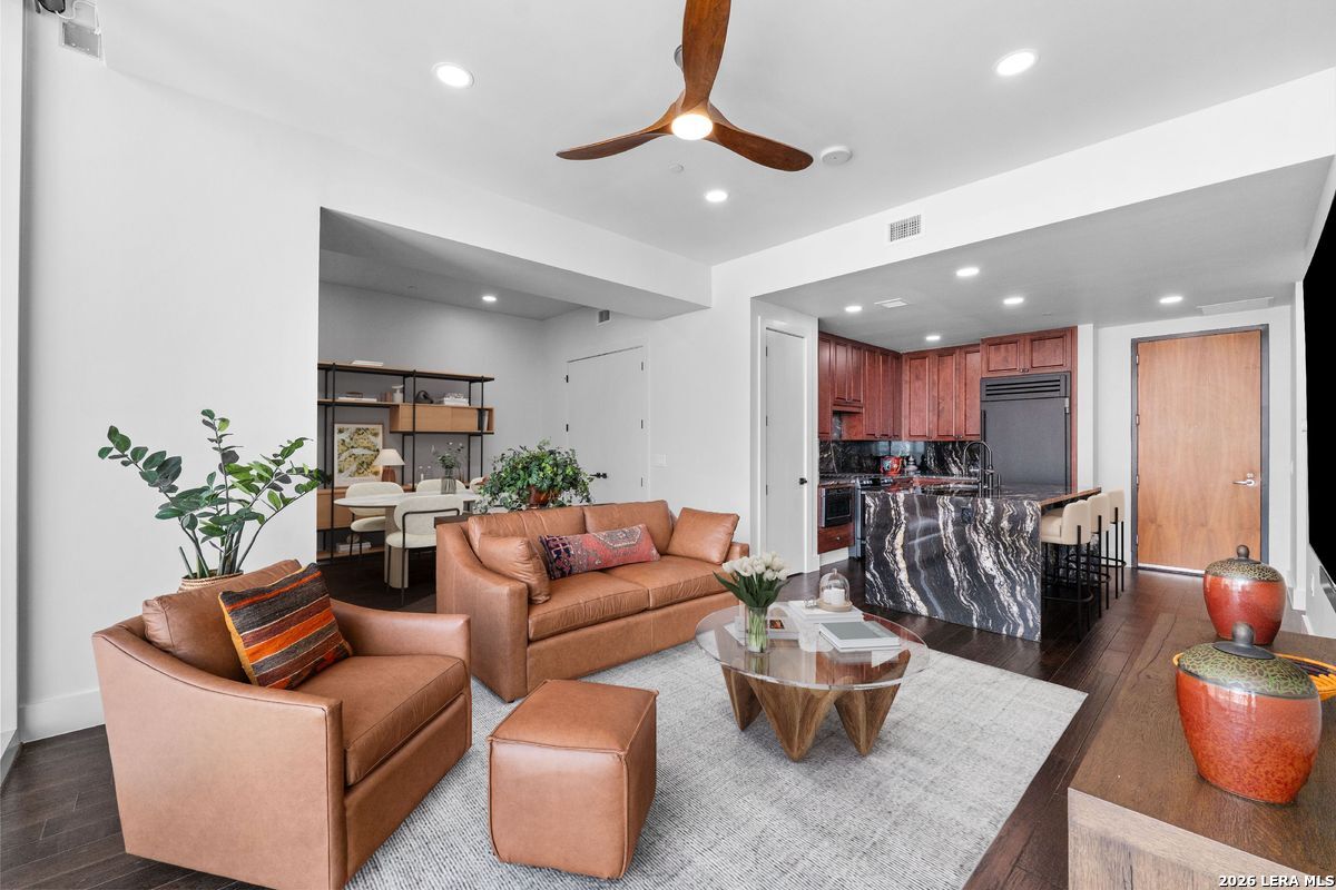 610 E Market San Antonio TX 78205