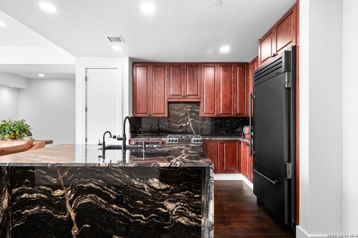 610 E Market San Antonio TX 78205