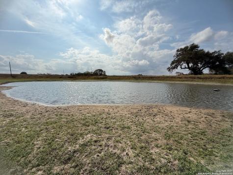 4689 County Road 302 Runge TX 78151