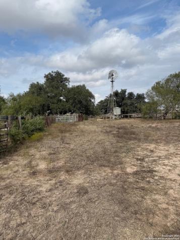 4689 County Road 302 Runge TX 78151