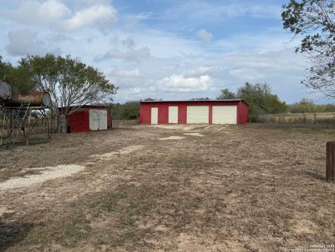 4689 County Road 302 Runge TX 78151