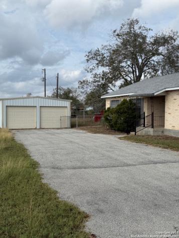 4689 County Road 302 Runge TX 78151