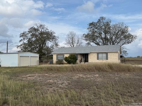 4689 County Road 302 Runge TX 78151