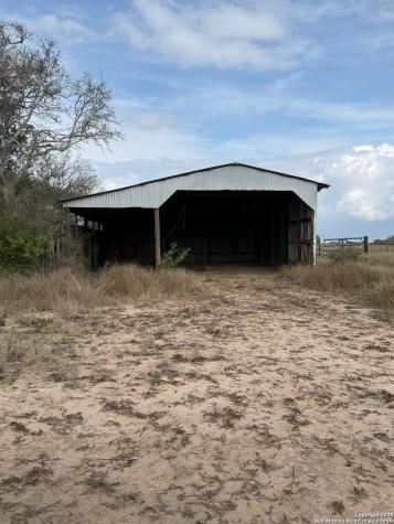 4689 County Road 302 Runge TX 78151