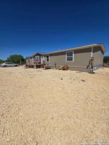 5581 Fm 1986 La Pryor TX 78872