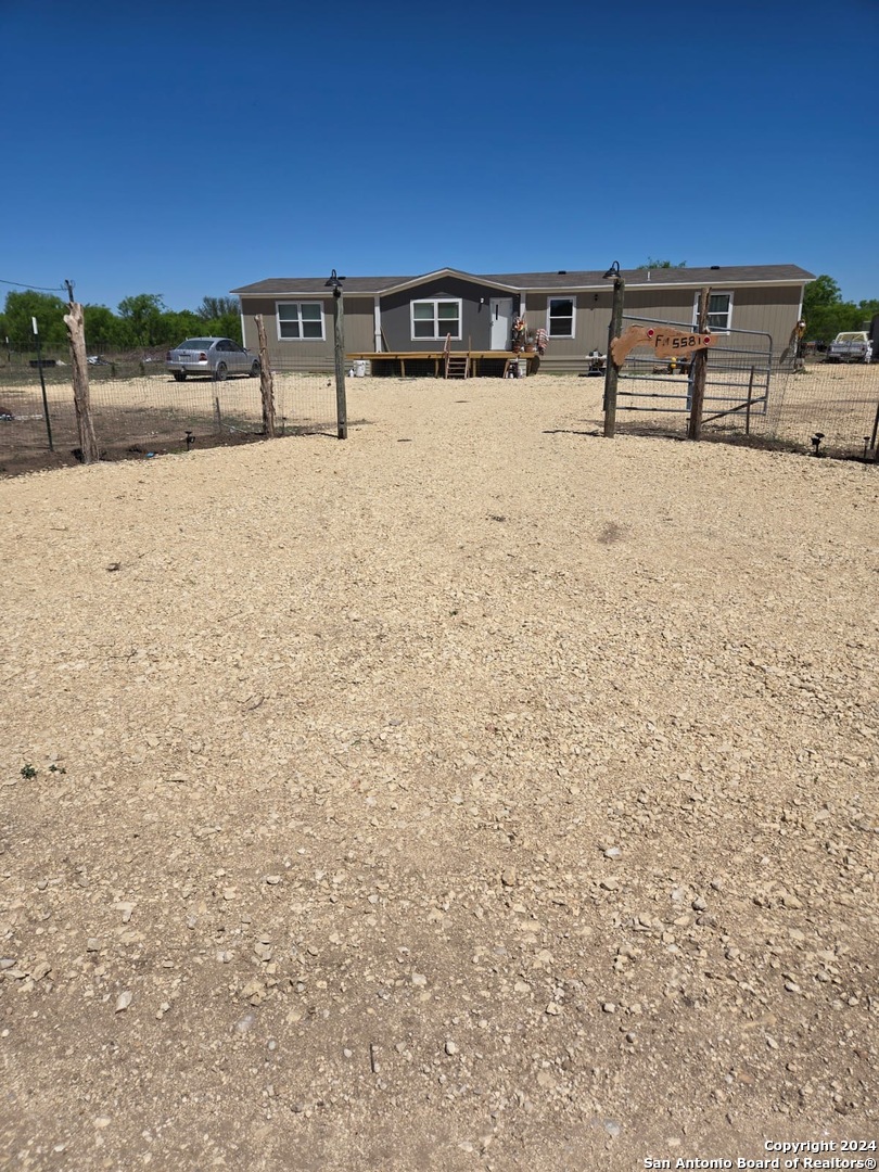 5581 Fm 1986 La Pryor TX 78872