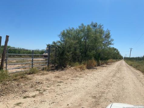 5581 Fm 1986 La Pryor TX 78872