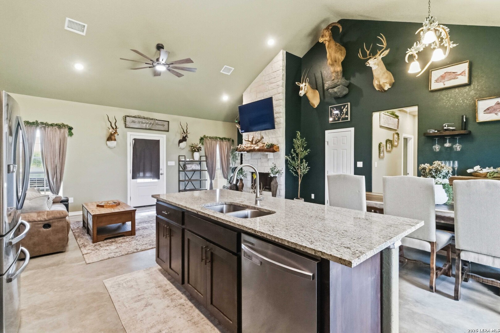 2194 S Ranch Road 187 Sabinal TX 78881