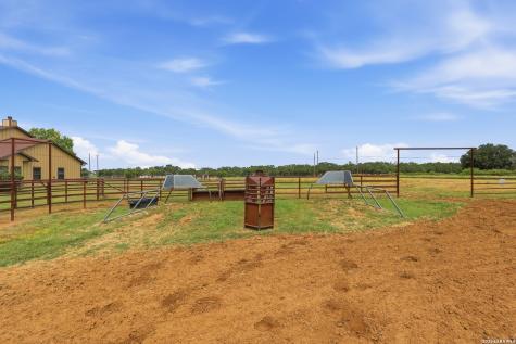 10085 Fm 775 La Vernia TX 78121