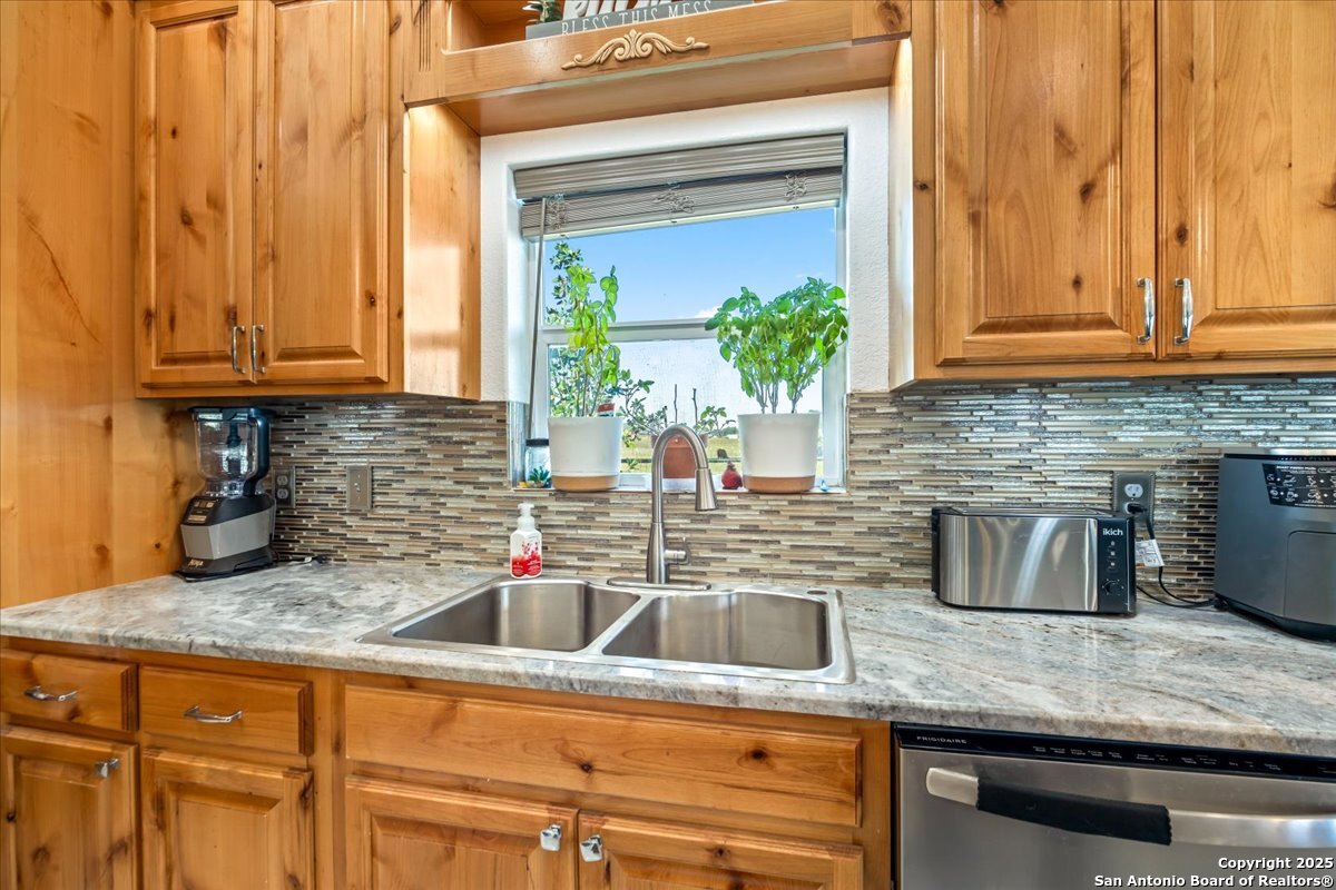 6653 Fm 539 Floresville TX 78114