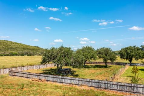 13831 Tx Highway 127 Sabinal TX 78881