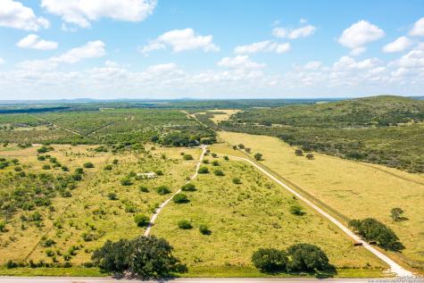 13831 Tx Highway 127 Sabinal TX 78881