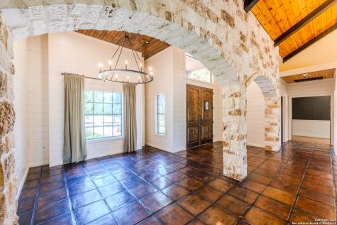 13831 Tx Highway 127 Sabinal TX 78881