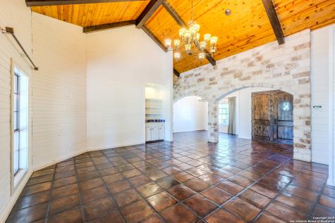 13831 Tx Highway 127 Sabinal TX 78881