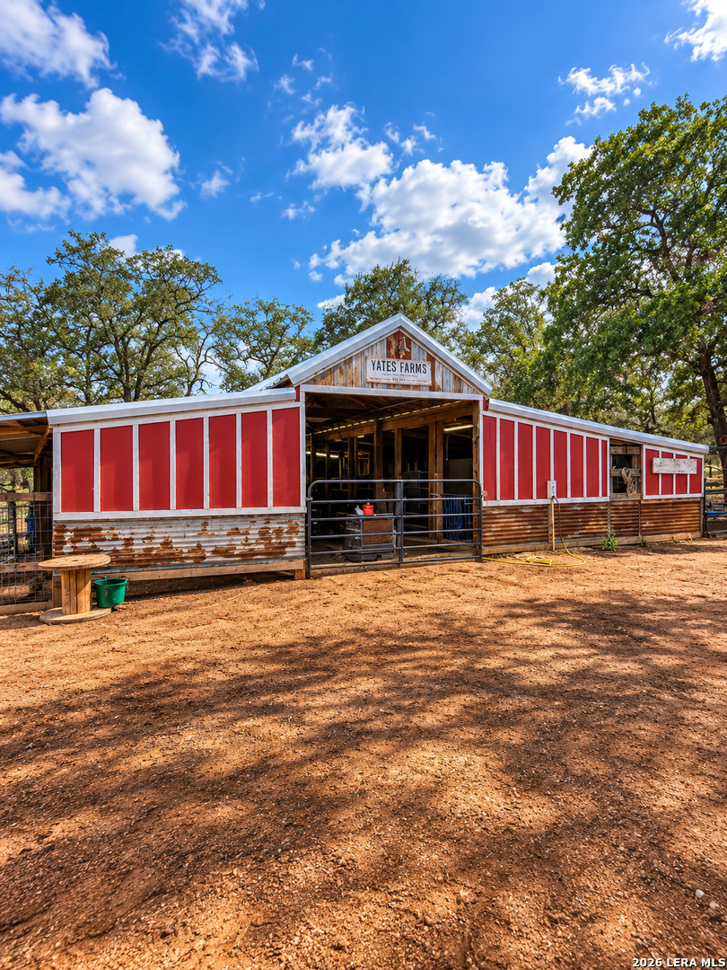 1410 W County Road 109 Leesville TX 78122