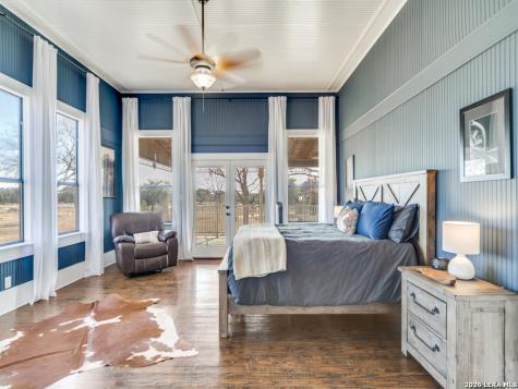 121A Bartel Comfort TX 78013
