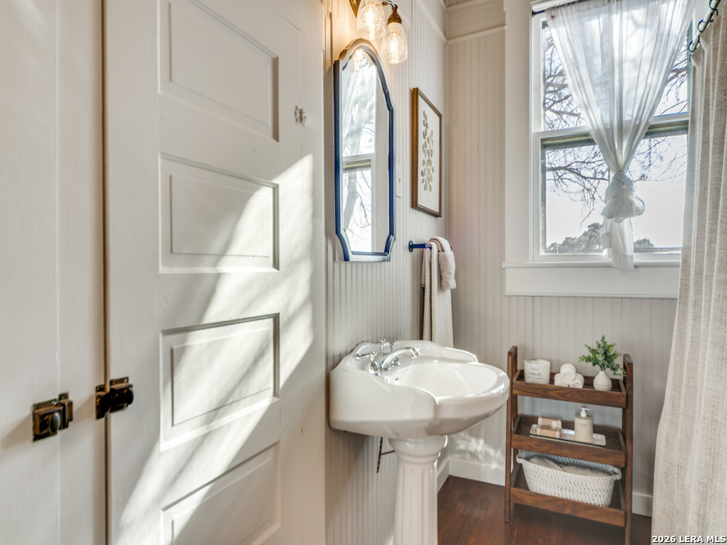 121A Bartel Comfort TX 78013