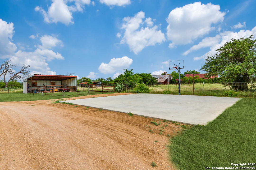 121A Bartel Comfort TX 78013