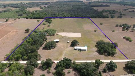 301 County Road 439 Stockdale TX 78160