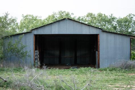 915_985 Cr 732 & Cr 7421 Yancey TX 78886