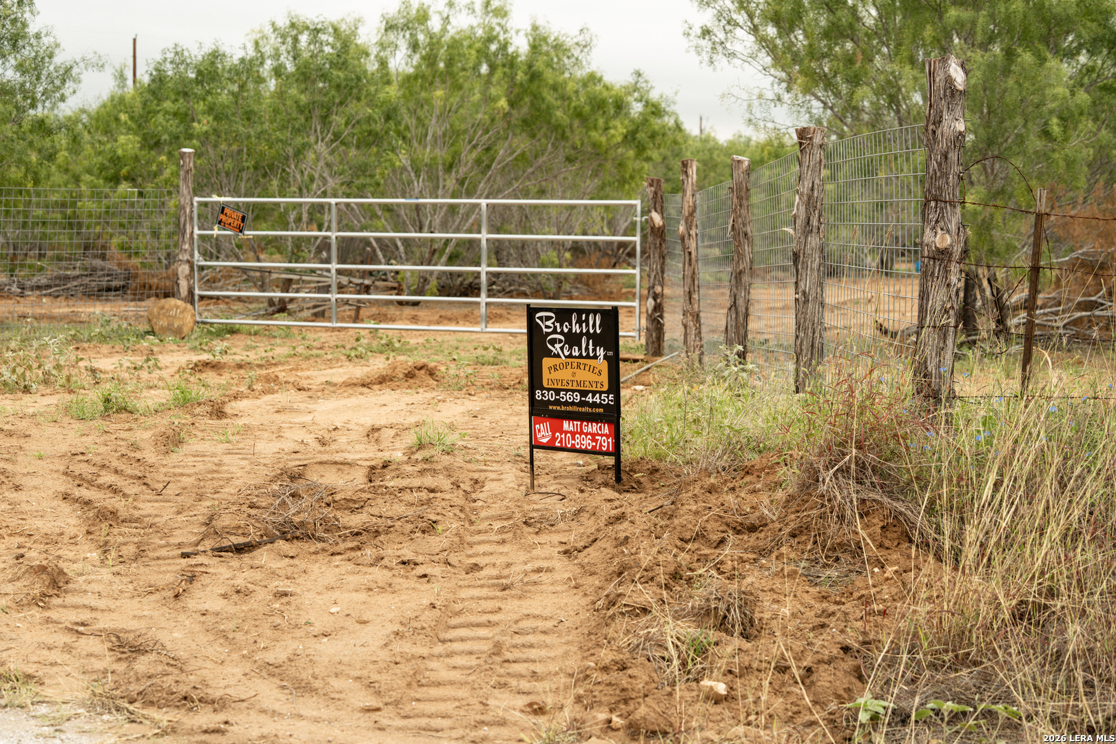915_985 Cr 732 & Cr 7421 Yancey TX 78886