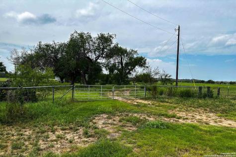 000 Fm 1303 Floresville TX 78114
