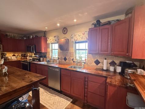3558 Fm 536 Floresville TX 78114