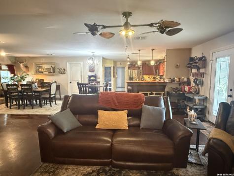 3558 Fm 536 Floresville TX 78114