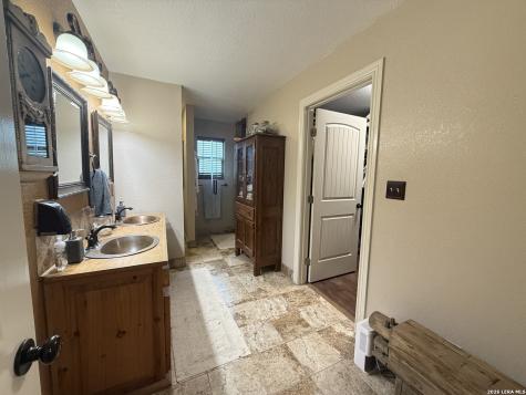 3558 Fm 536 Floresville TX 78114