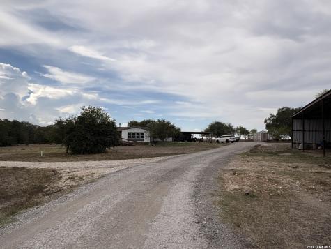 910 Pr 6255 Hobson TX 78117