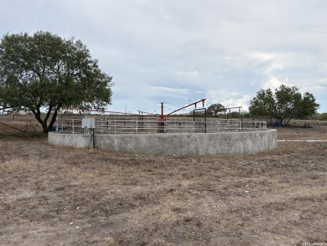 910 Pr 6255 Hobson TX 78117