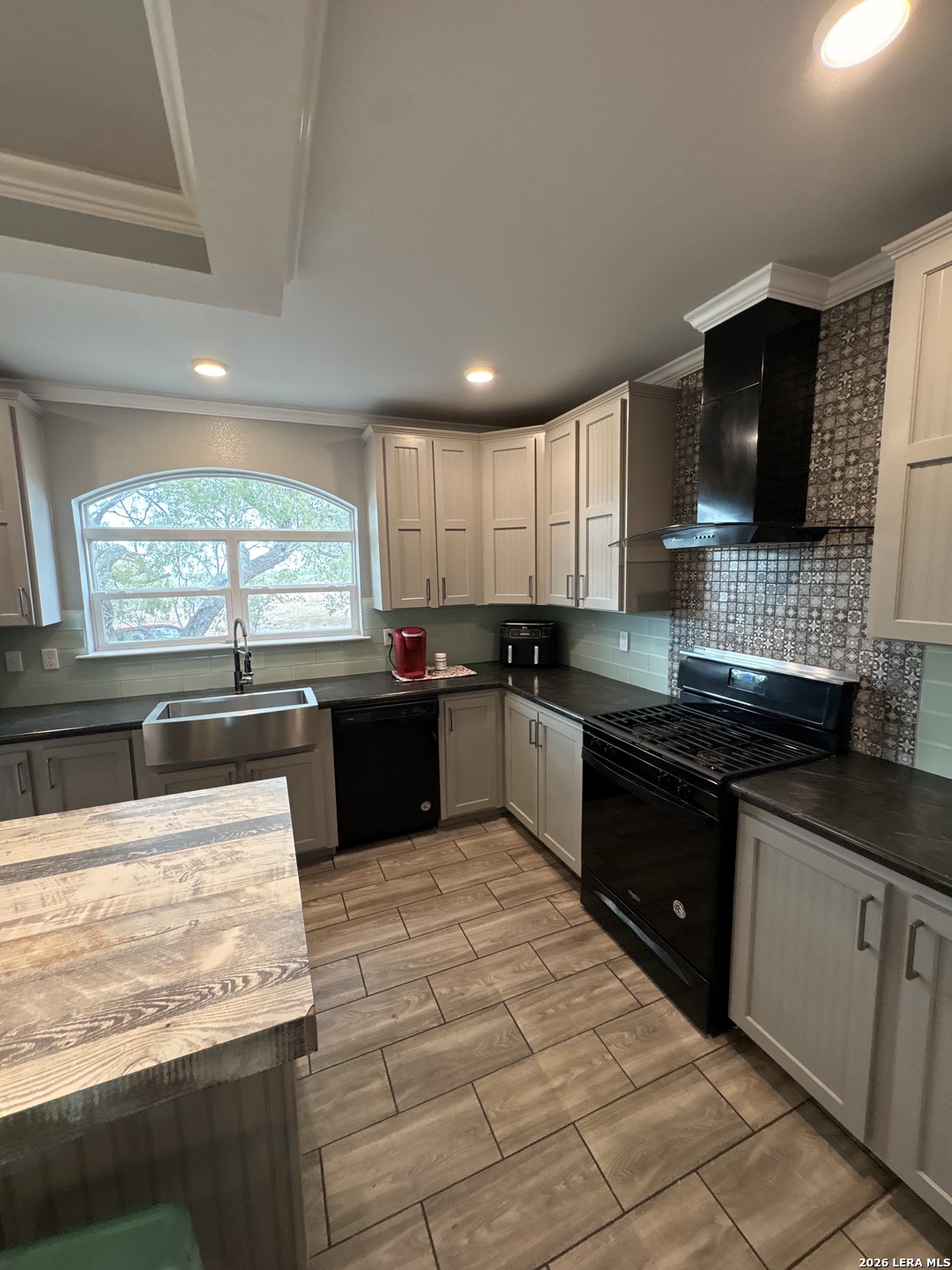 910 Pr 6255 Hobson TX 78117