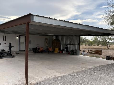 910 Pr 6255 Hobson TX 78117