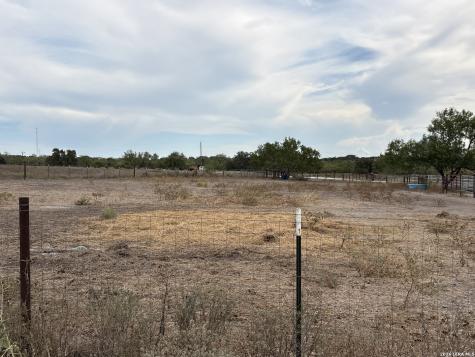 910 Pr 6255 Hobson TX 78117