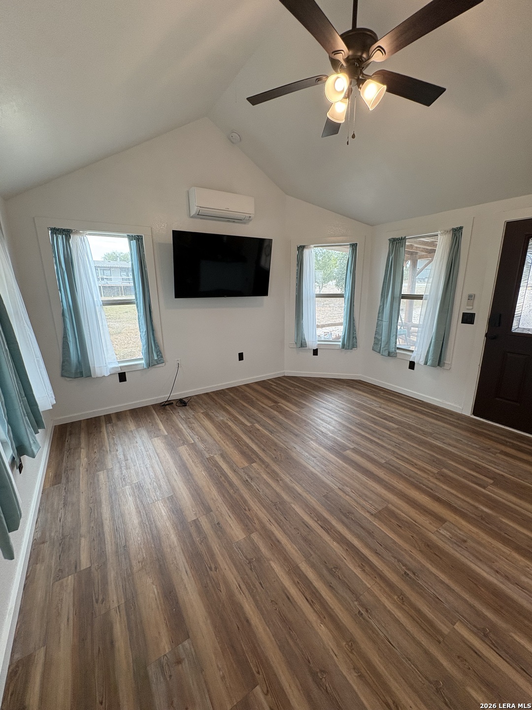910 Pr 6255 Hobson TX 78117