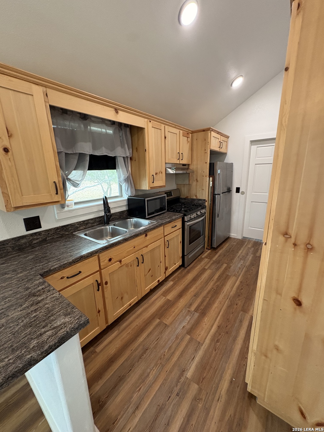 910 Pr 6255 Hobson TX 78117