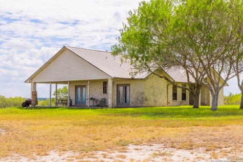 000 County Road 332 Runge TX 78151