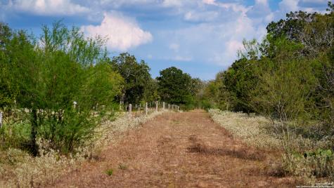 916 County Road 421 Waelder TX 78959