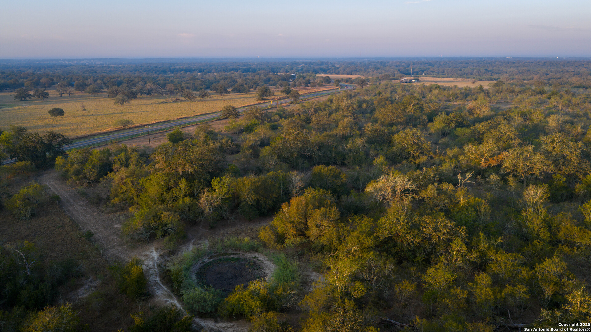 916 County Road 421 Waelder TX 78959