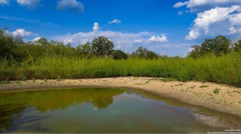 916 County Road 421 Waelder TX 78959