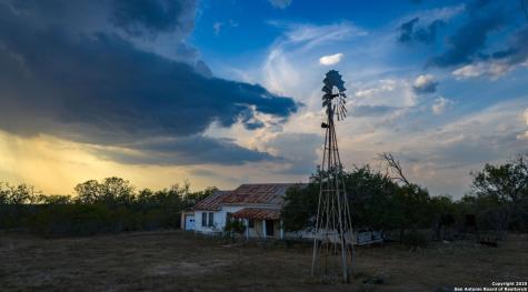 916 County Road 421 Waelder TX 78959