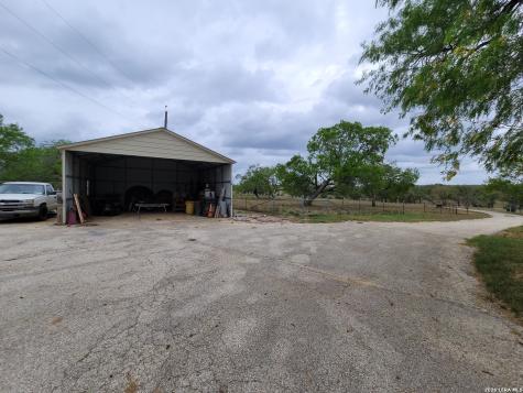 21.16 1951 Dowdy Road Seguin TX 78155