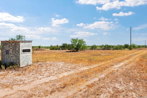 2252 E Frontier 5 Freer TX 78384