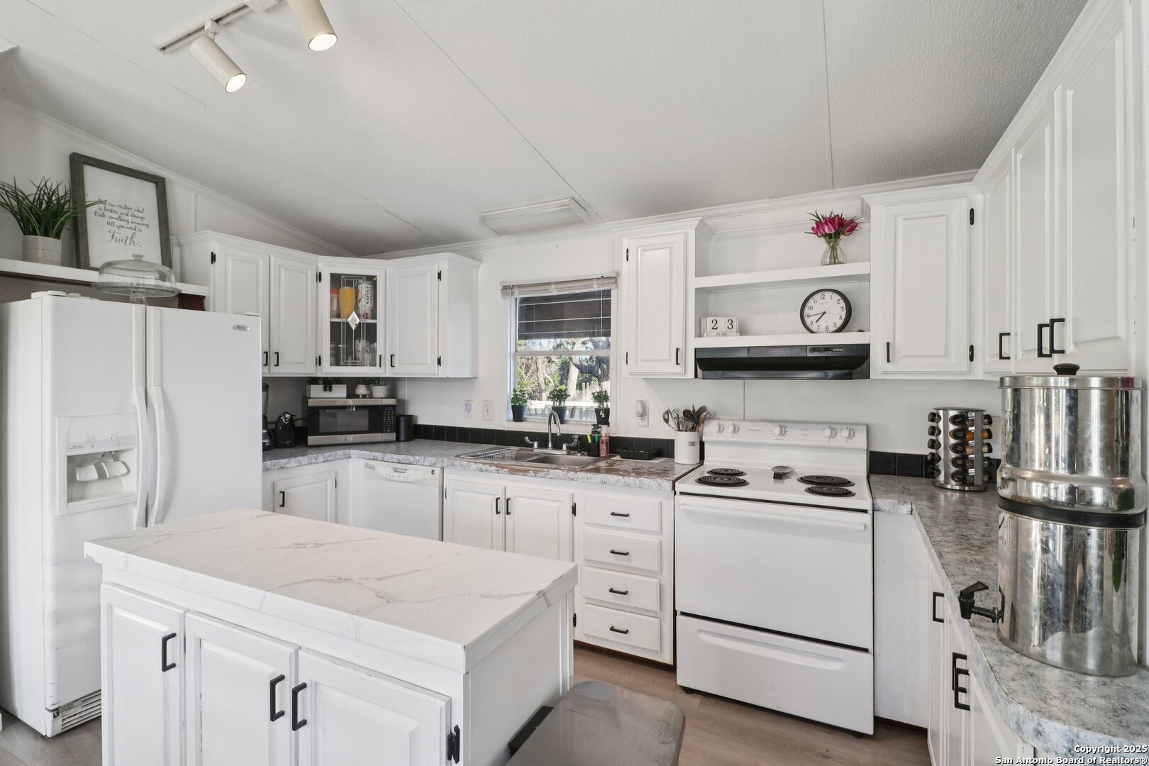 160 Deer View Pipe Creek TX 78063