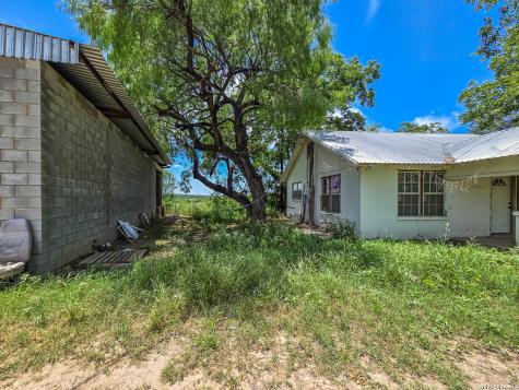 1398 W Moore Avenue Quemado TX 78877