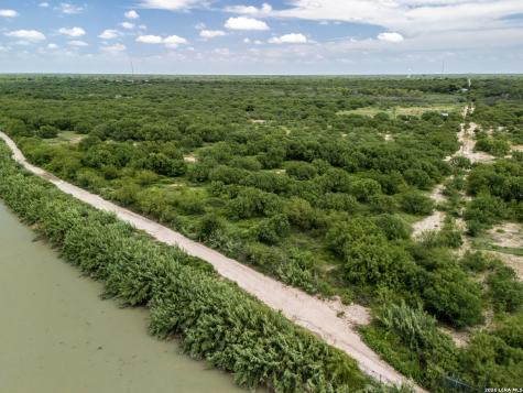 1398 W Moore Avenue Quemado TX 78877