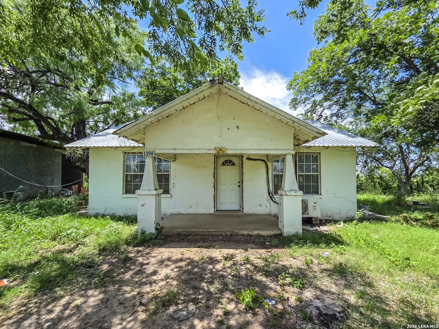1398 W Moore Avenue Quemado TX 78877